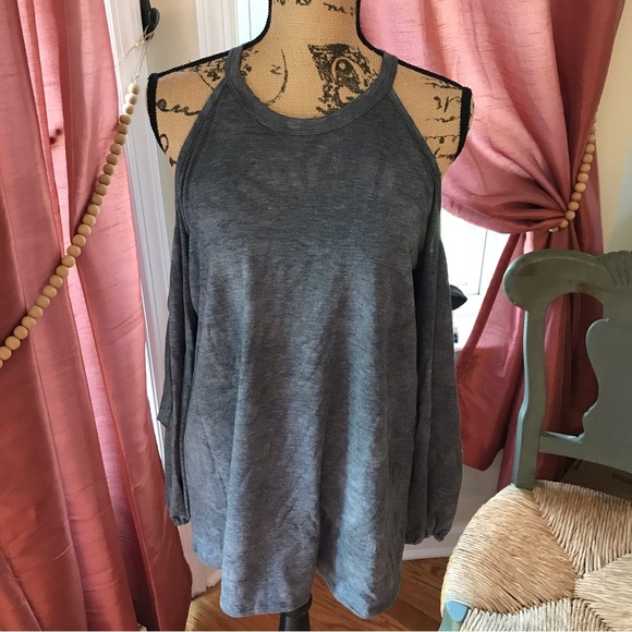 ▪️Cold Shoulder Top with Bows - Picture 1 of 8